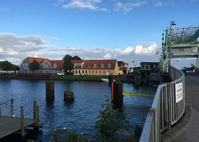 Karrebaeksminde * Eno By