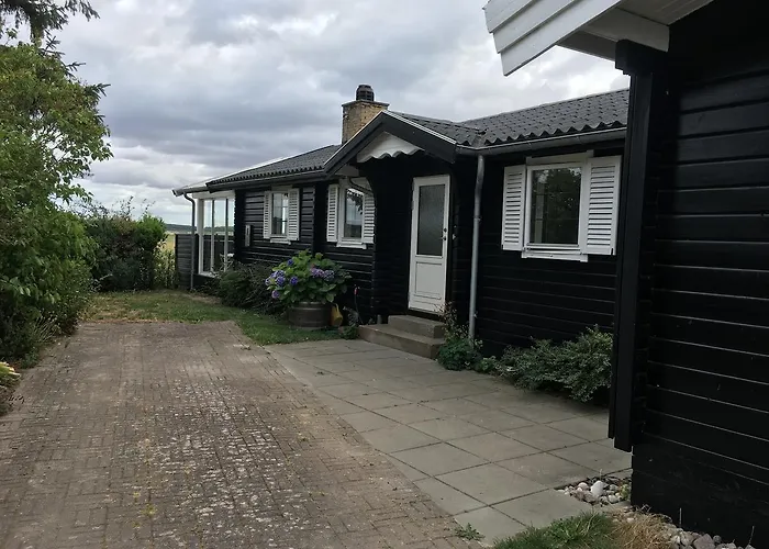 Karrebaeksminde * Eno By